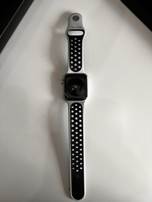 Apple Watch SE Nike edition 44mm