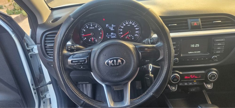 Срочно продается Kia rio X-line. Объем 1,6. Отличное состояние!