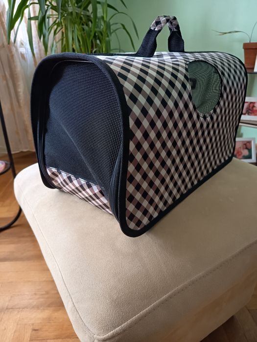 Продавам чанта за малко куче .