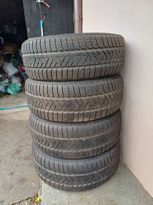 Anvelope de iarna 225/50r17