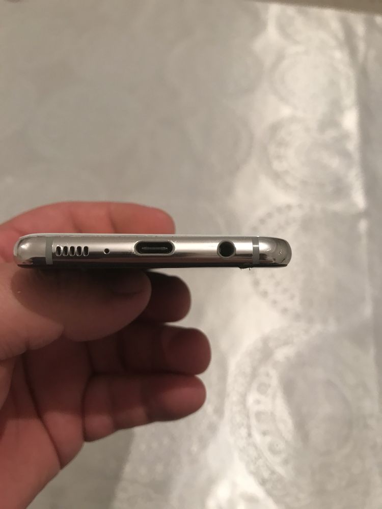 Продаеться samsung S10E