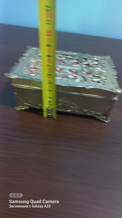 Метална кутия за бижута