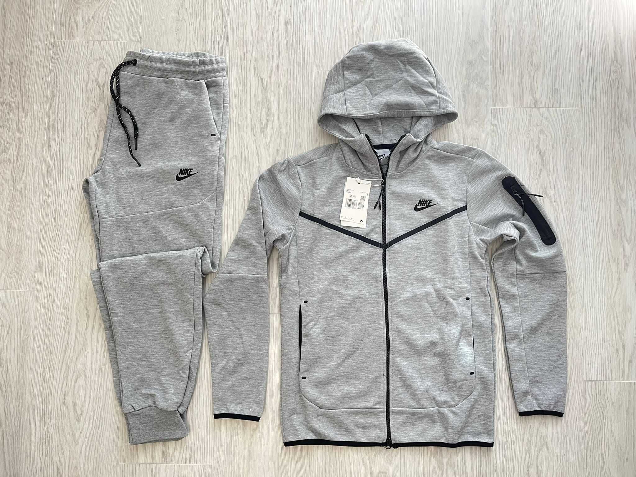 Nike Tech Gri Compleu Fleece (Verificare Colet)