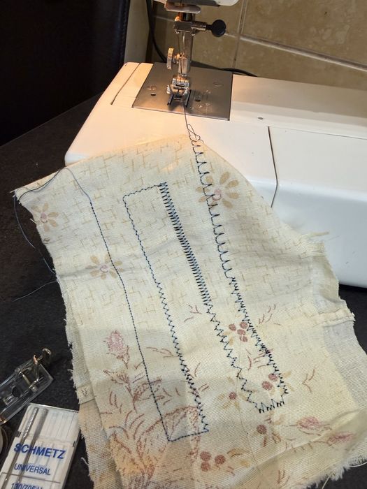 Masina de cusut festonat butoniere Privileg Germania