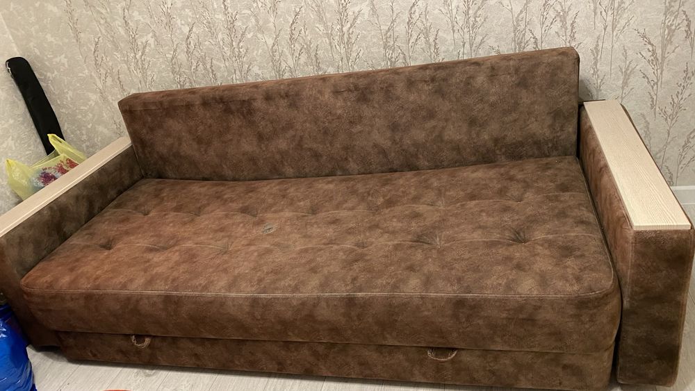 Диван срочно продам