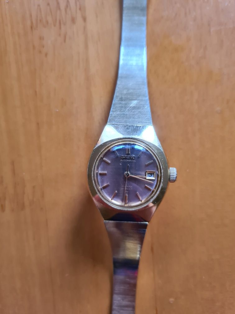 Часовник Seiko позлатен