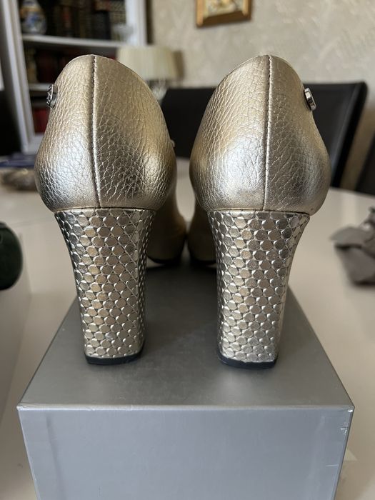 Pantofi aurii masura 40 marca Polini