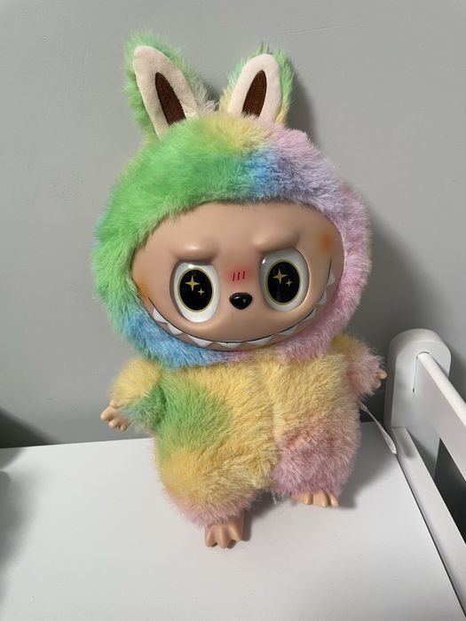 Лабубу         голямо