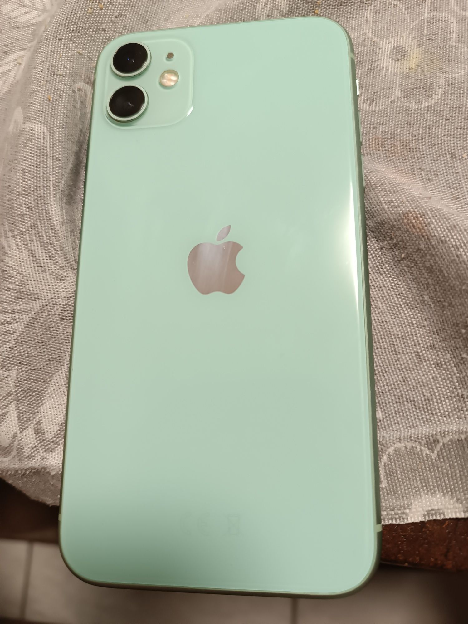 iPhone 11 64gb 76 процента батерия