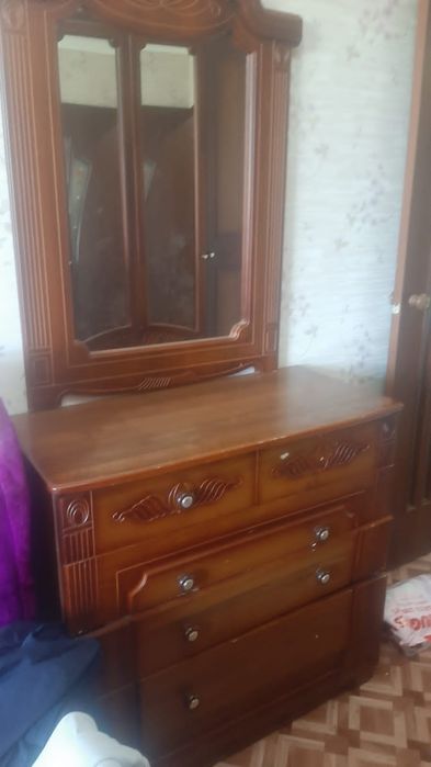 Шкаф с зеркалом камод