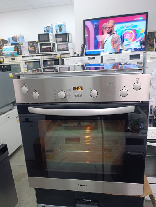 Фурна и плот за вграждане MIELE.