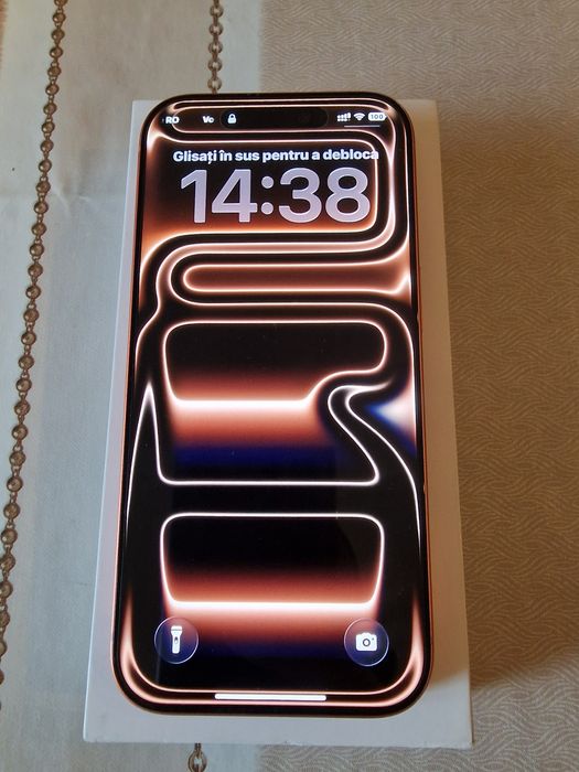 IPHONE 17 pro portocaliu