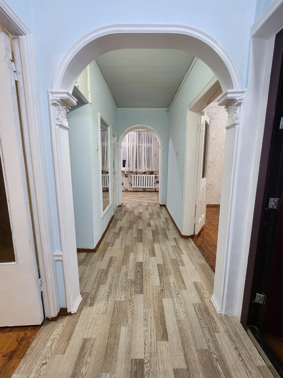 Срочно продаётся 58 квм 2 в 3  комнатная квартира за 55500