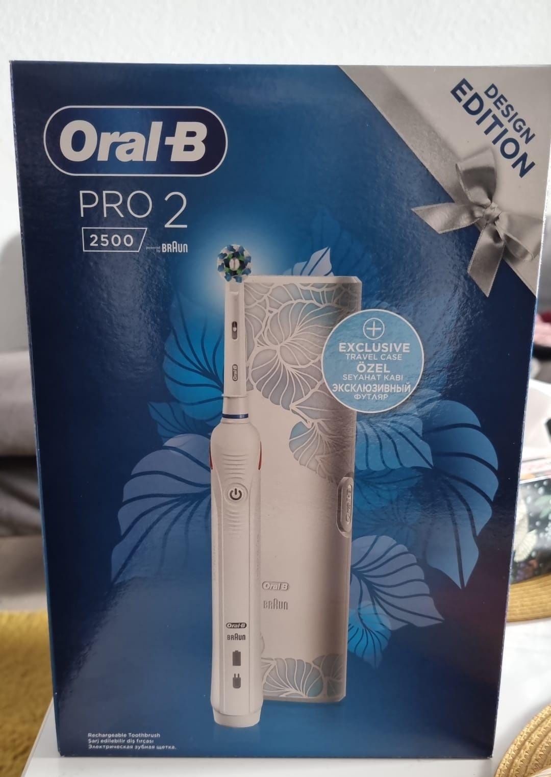 Vând Periuta de dinti electrica Oral-B Pro 2 2500 Design Edition