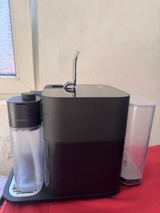 Vand 2 aparate de Cafea Delonghi Nespresso