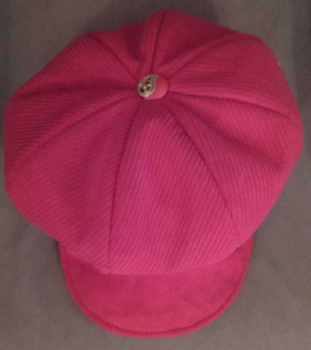 Червен дамски каскет