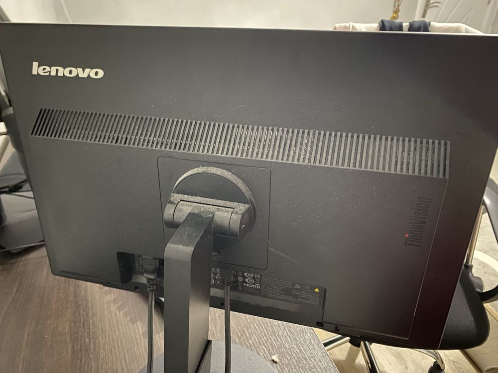 Монитор Lenovo