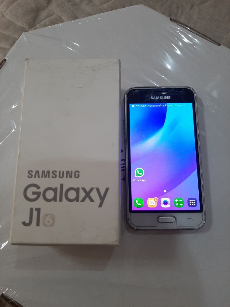 Смартфон Samsung j1