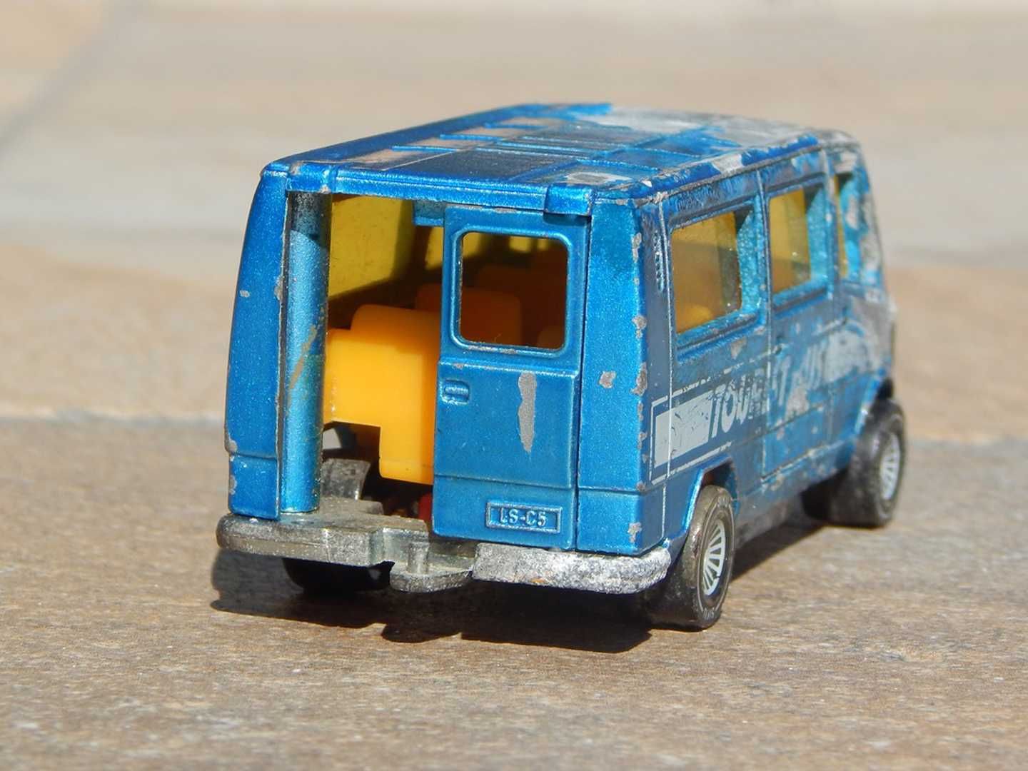 Macheta Mercedes 208 Tourist Bus veche sc 1:66 Siku Germania de Vest