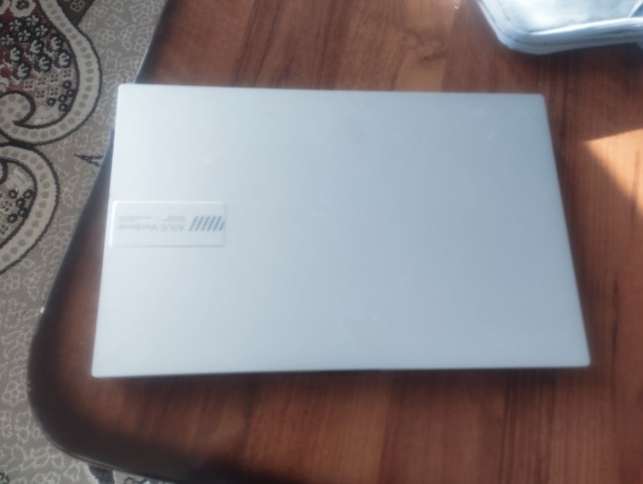 ASUS Vivobook Go 15 OLED (модель E1504FA-L1742). 
Основные характерист