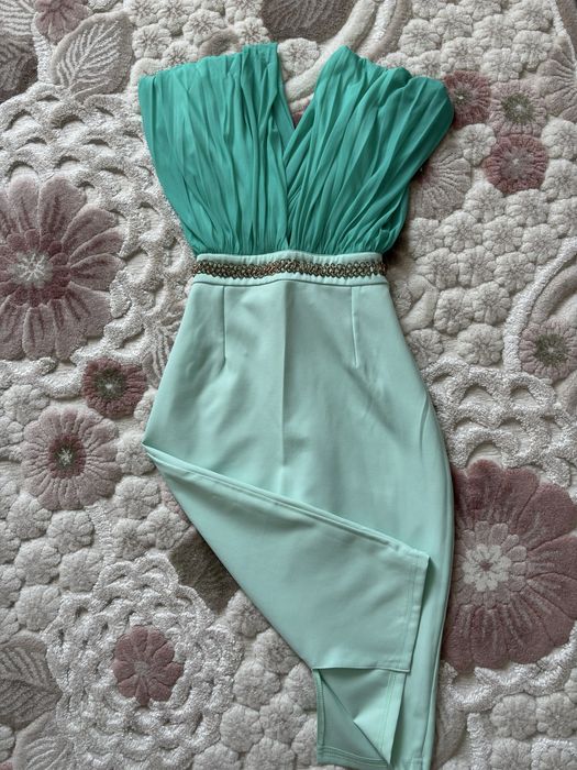 Rochie verde menta,model deosebit!