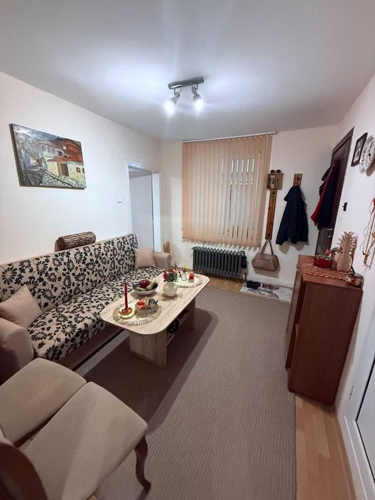 Два етажа от къща - град Асеновград