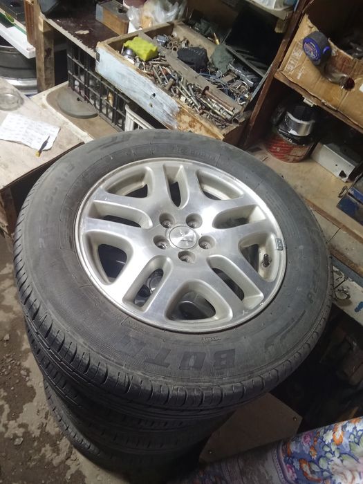 Колеса в сборе с запаскай резина в проктически новом состояние