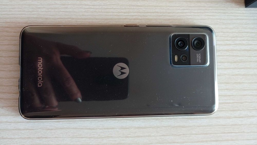 Motorola G72 256 GB със счупен екран + подарък гръб и адаптер