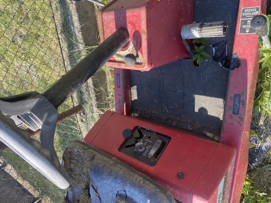 Vând Tractoras gazon