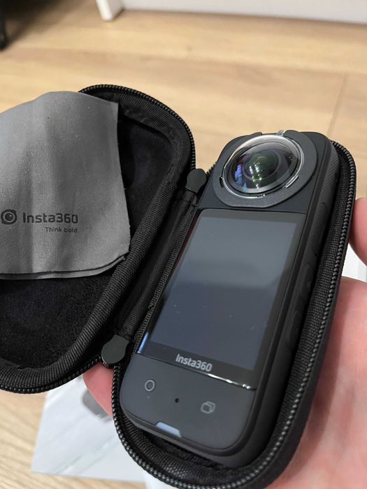 Екшън камера Insta360 x3 - гаранционна, като нова, с много аксесоари