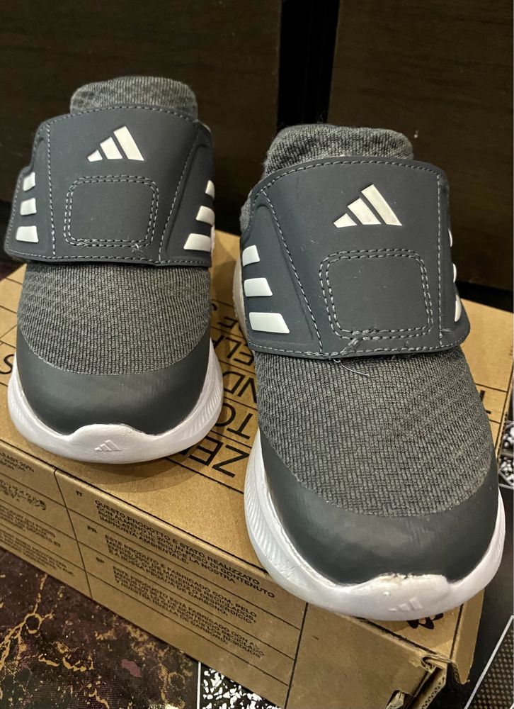 Детски оригинални маратонки Adidas номер 24