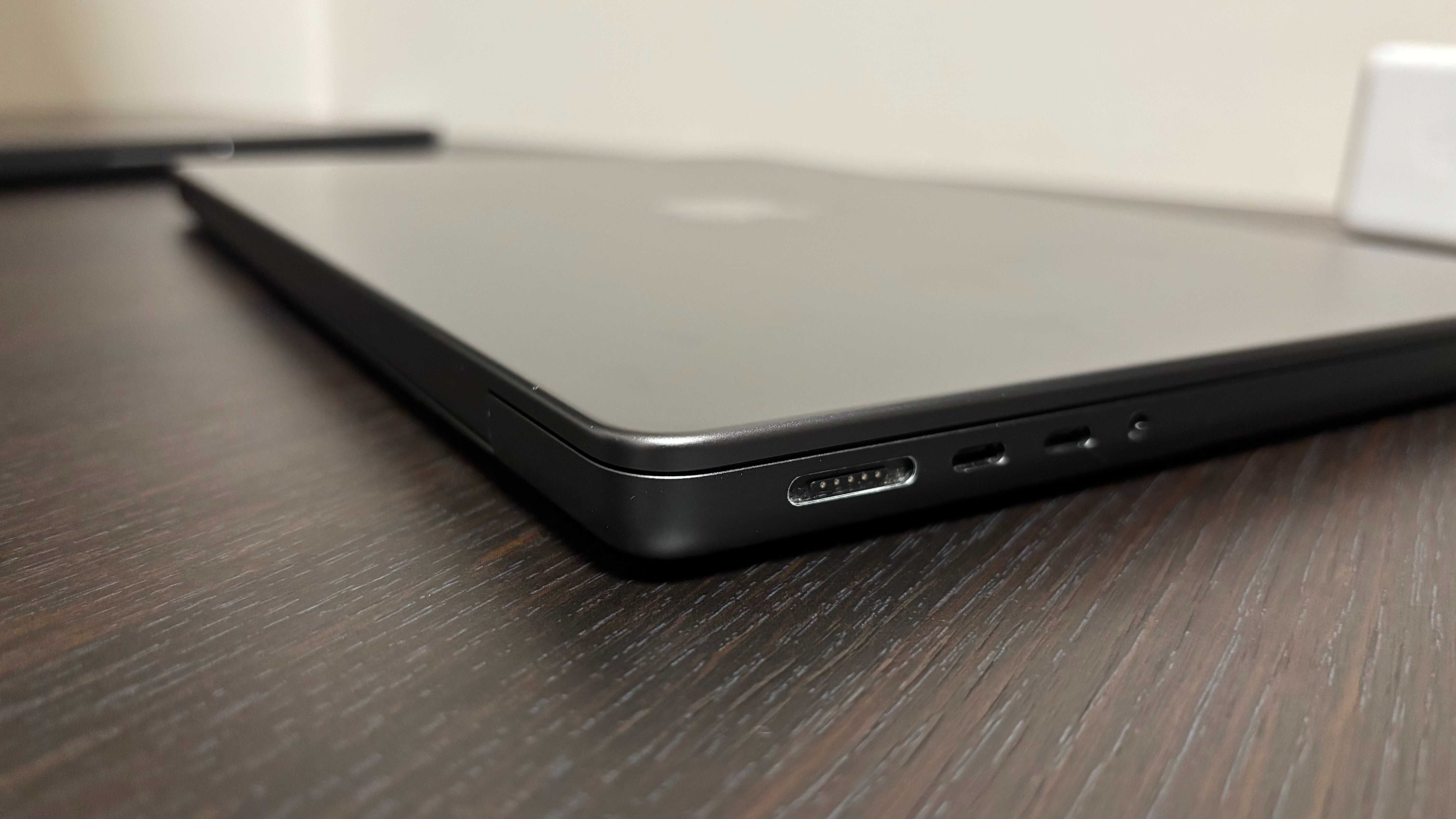 Macbook M3 Pro with 11-core CPU & 14-core GPU, 18GB memory, 512GB SSD — миниатюра 2