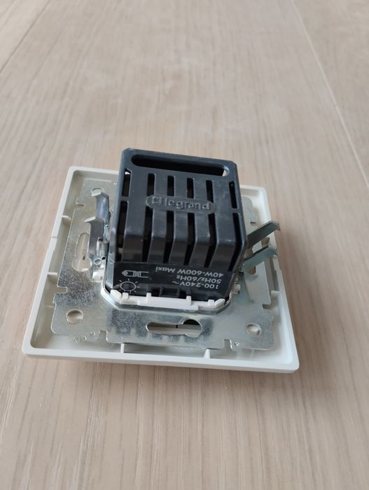 4бр Легранд ключ Legrand сензорен димер с девиаторен ключ НОВ