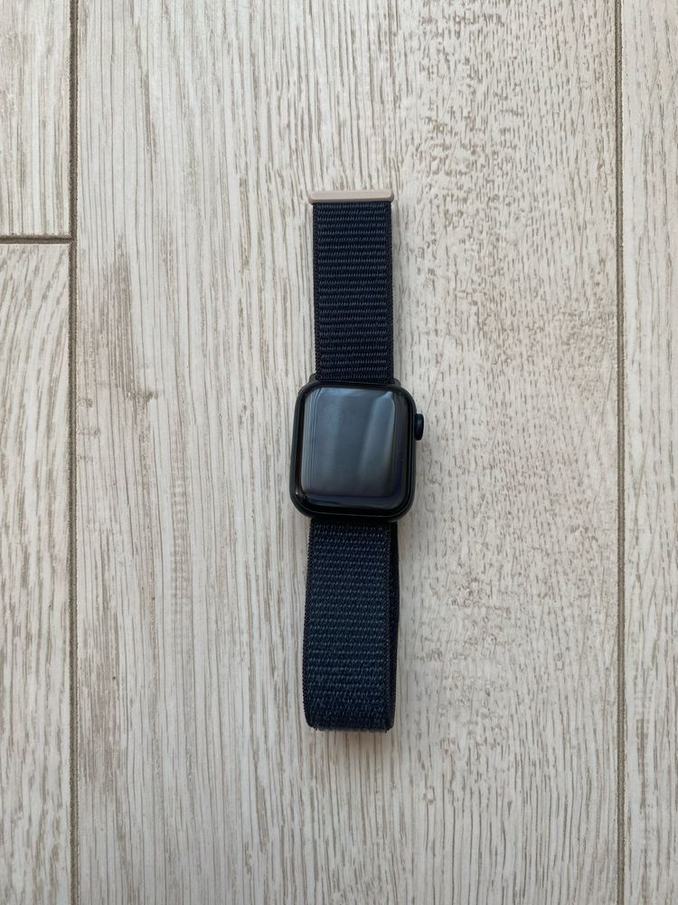 Apple watch SE (GPS) (2nd generation) 40mm black