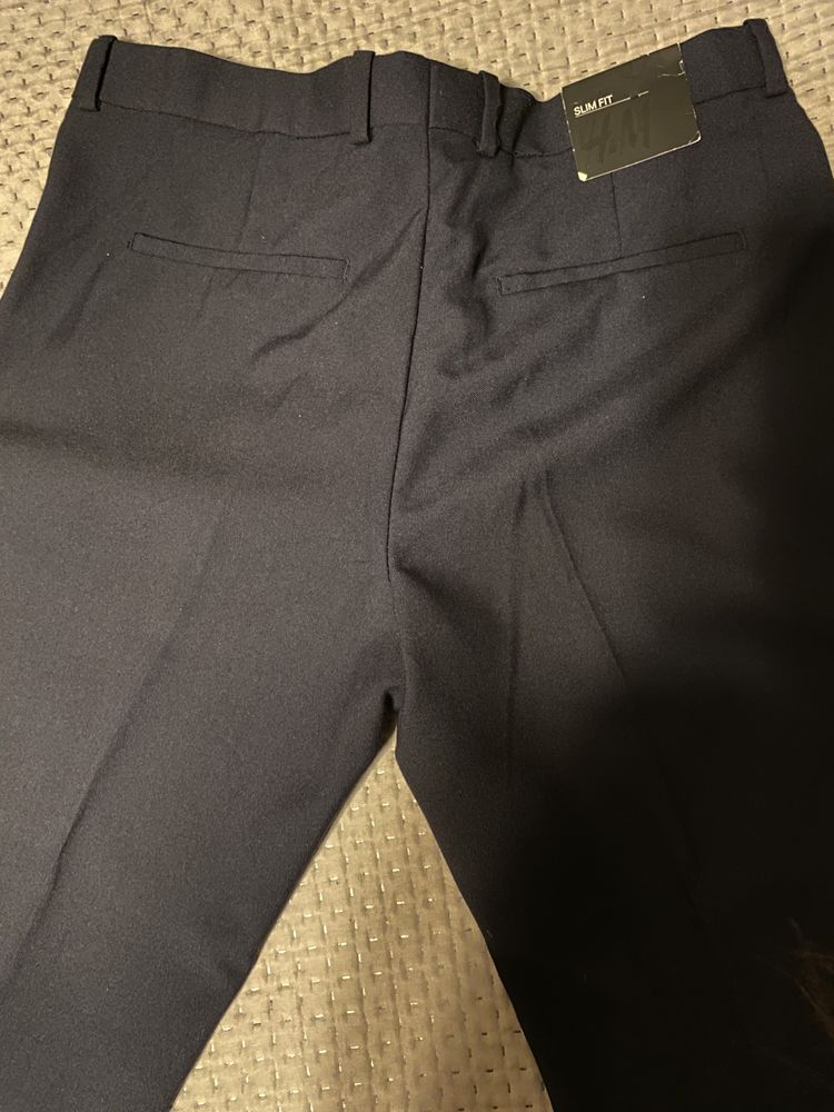 Pantaloni slim fit H&M, noi