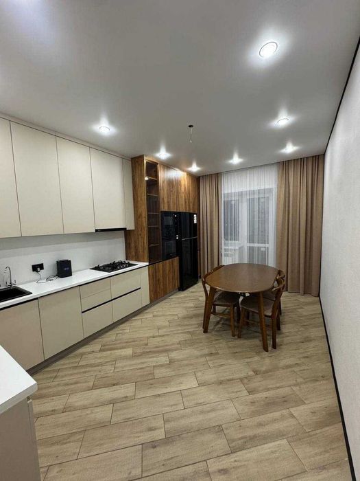 Продам 3-х  комнатную квартиру в самом центре города