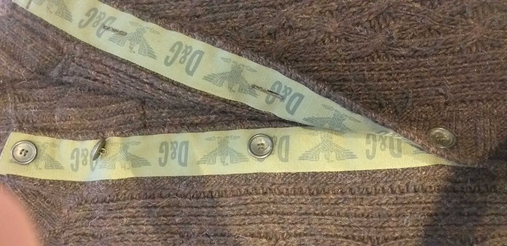 Оригинална мъжка  жилетка размер хл-ххл цена 100лв.