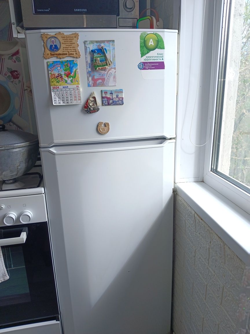 Холодильник ,размер 55 на 140