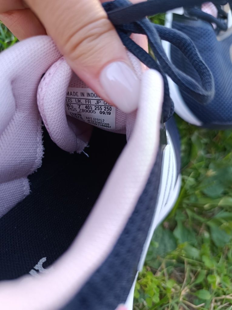 Маратонки Adidas 40 2/3 номер