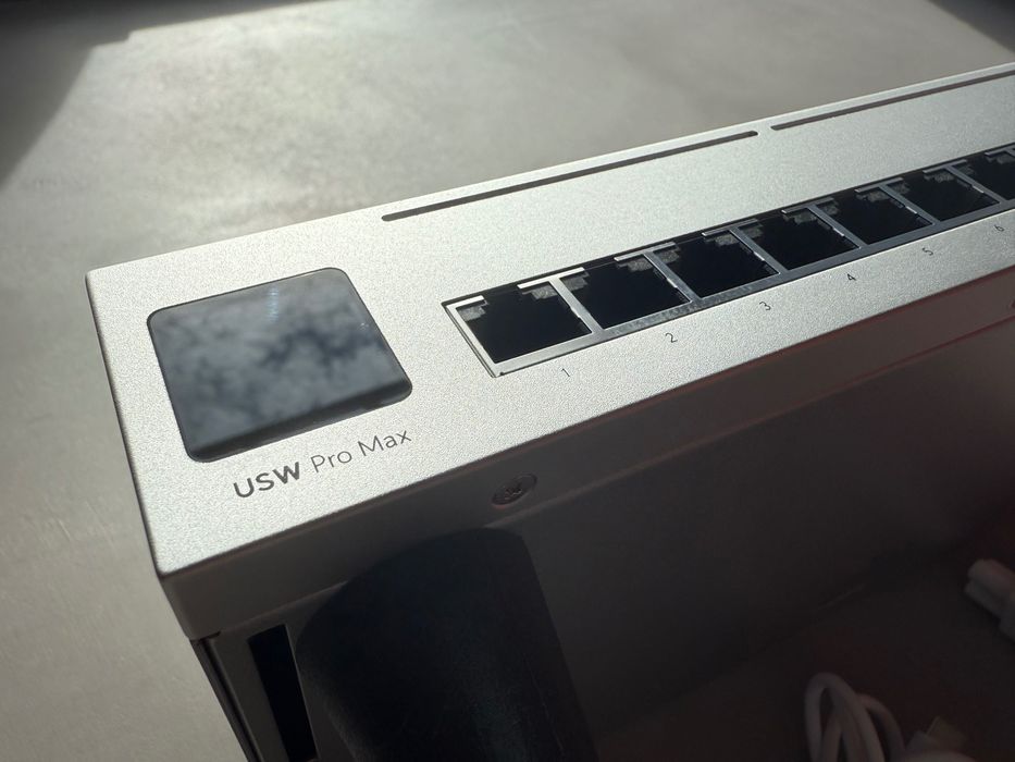 Switch Ubiquiti UniFi USW-PRO-MAX-16 Etherlight