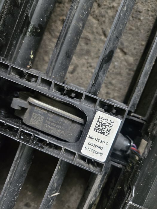 Grila activa deflector cu flapsuri Vw Passat B8 cod 95B965501H / 3G012