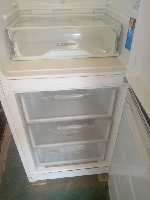 Xaladilnik Indesit