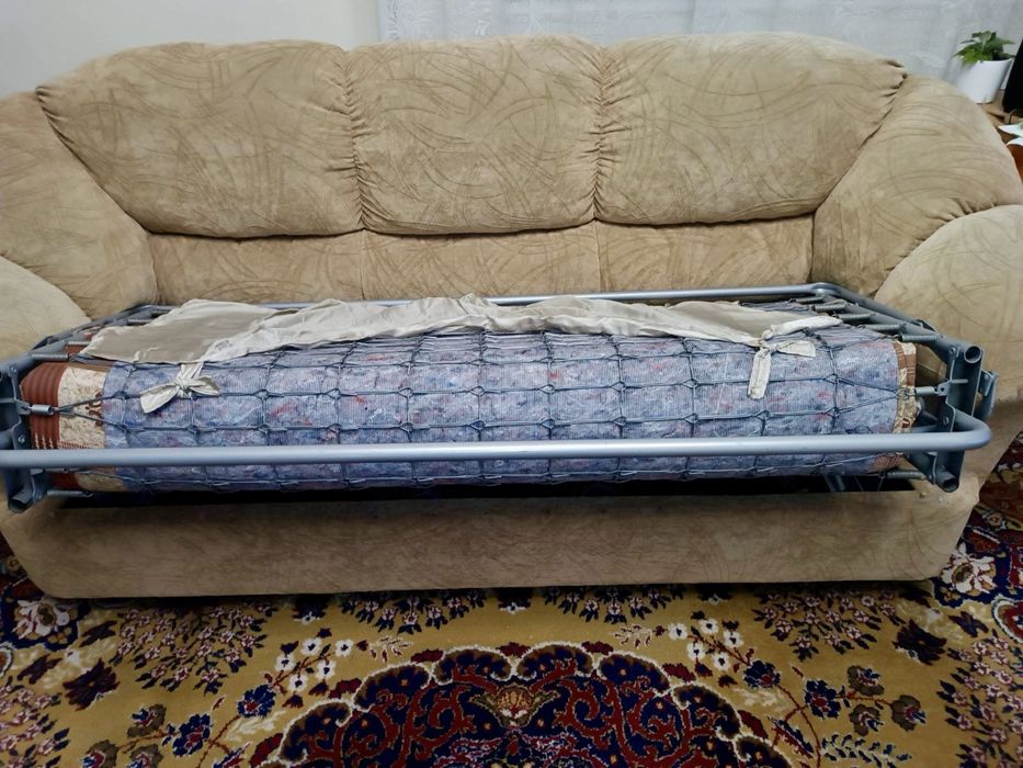 Комплект мека мебел – разтегателен диван + 2 фотьойла + 2 табуретки