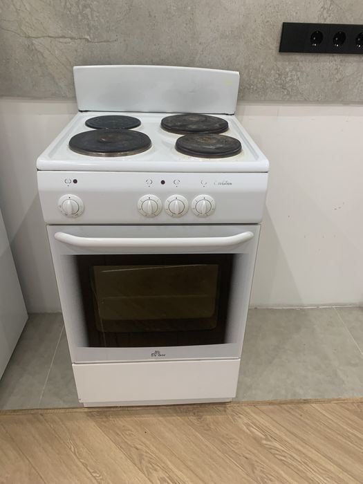 Продам электрич.плиту 3 комфортный