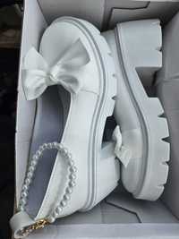 Бели обувки на платформа, нови, елегантни
