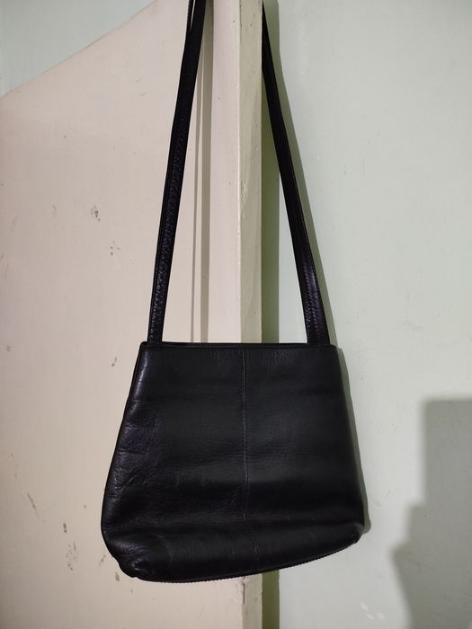 Продам женские кожаные сумки.