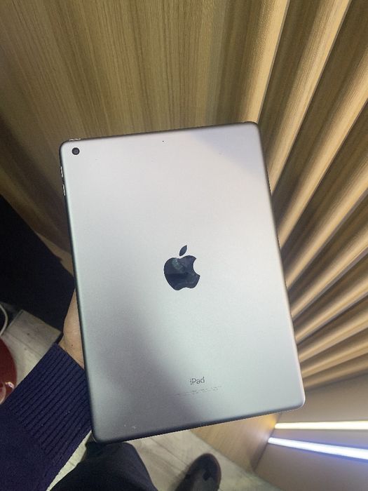 Ipad 6 pokoleniya + Smart Watch podarok