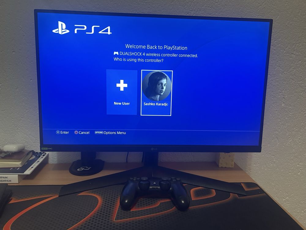 PS4 PRO 1 TB в отлично състояние