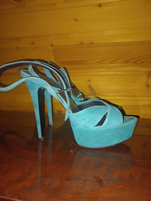 Босоножки изумрудного цвета