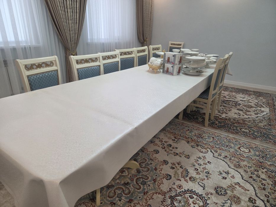 Стол 4 метра отличного качества